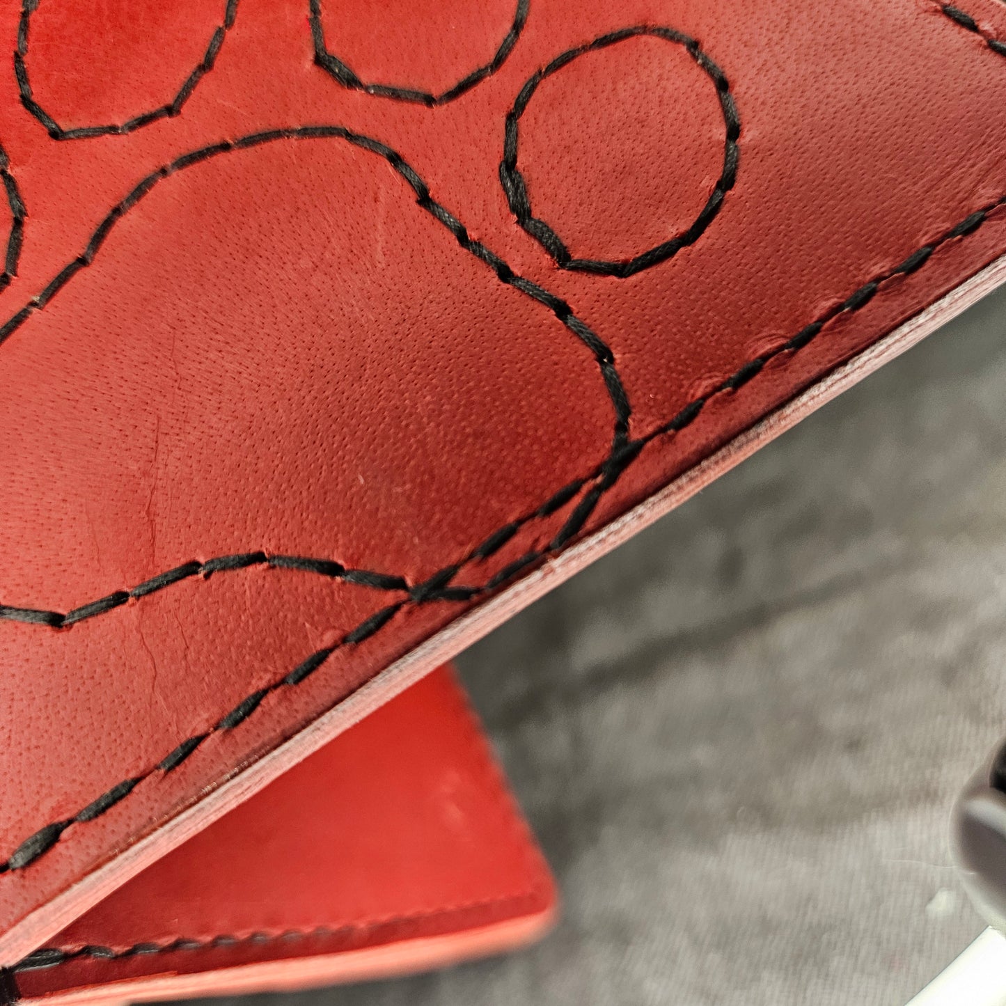 Red w/ Black Stitched Paw Deluxe Bifold (Grade B Discounted)